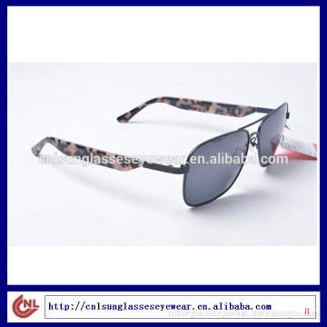 Simple Design Black Frame with Tortoise Temple Handmade Metal Frame for Women